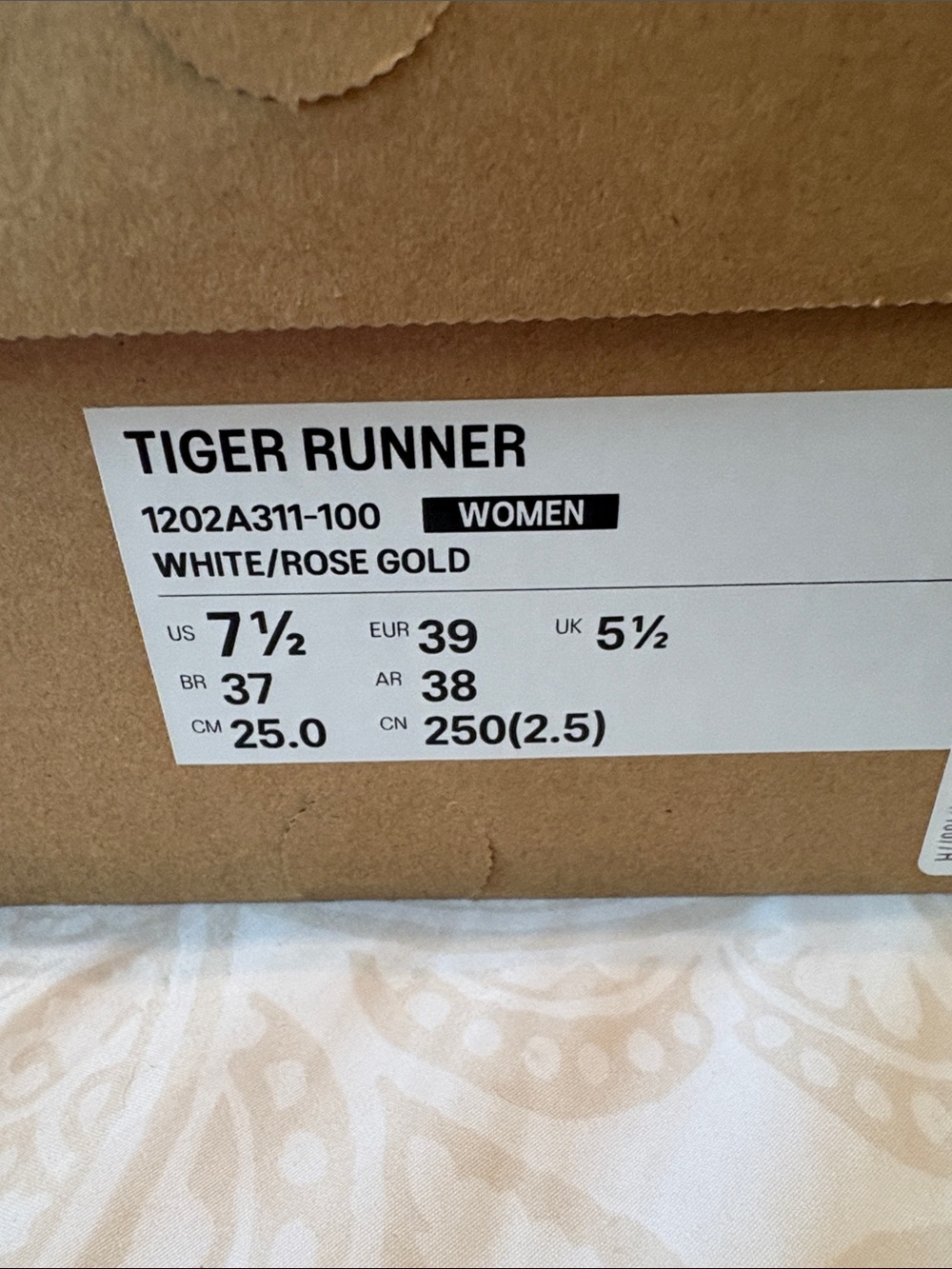 NIB ASICS tiger running shoes - Picture 5 of 5